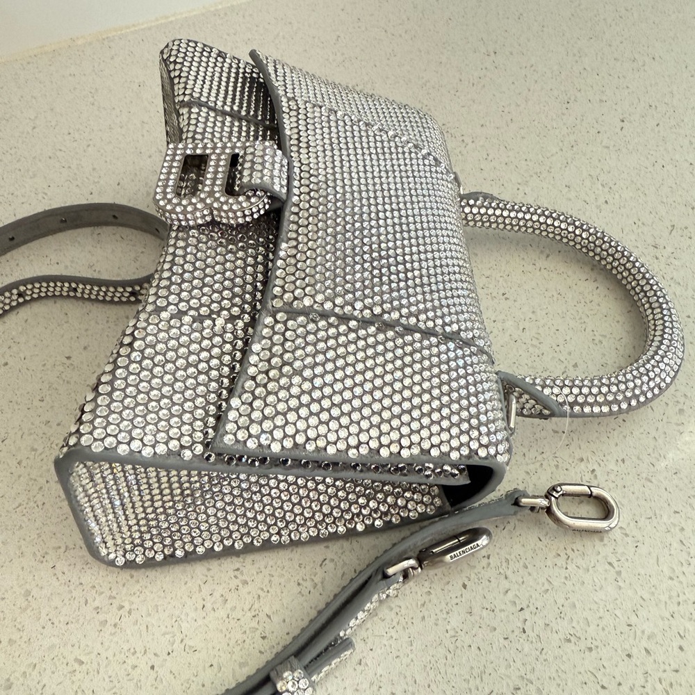 Elegant Silver Handbag - Picture 12 of 14